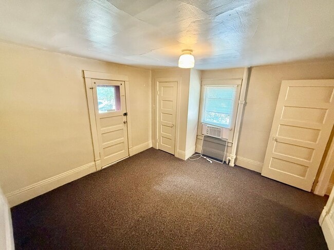 Building Photo - 1123 Laporte Ave