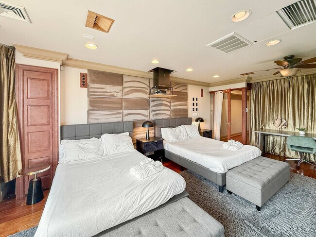 Building Photo - 602 S Front St