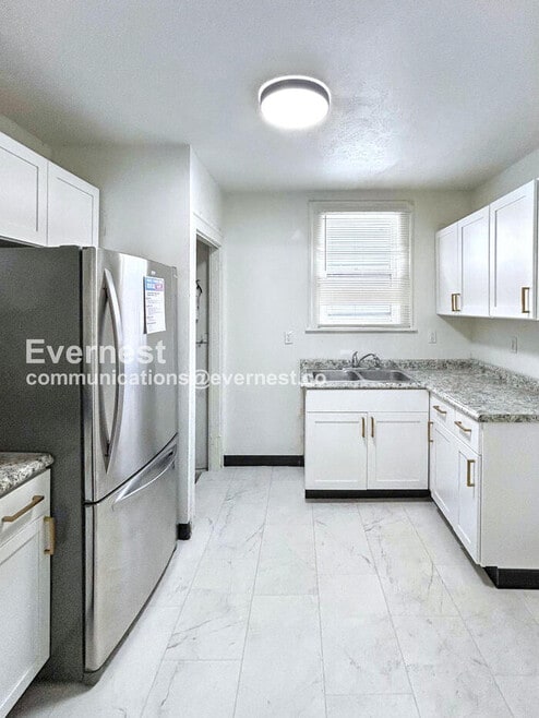 Building Photo - 16007 Elderwood Ave