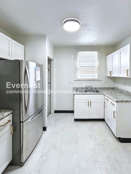 Building Photo - 16007 Elderwood Ave