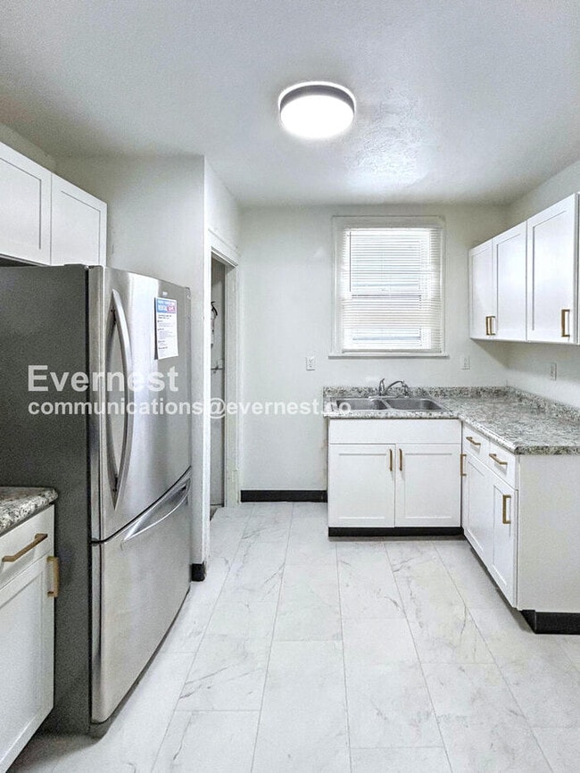 Building Photo - 16007 Elderwood Ave