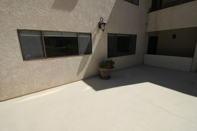 Building Photo - 4700 Natick Ave