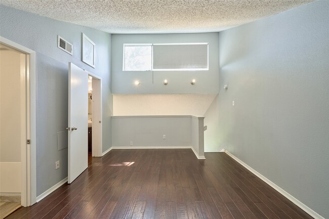 Building Photo - 12900 Walden Rd