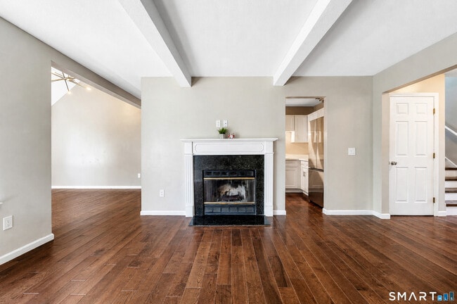 Building Photo - 6 Wild Rose Ct