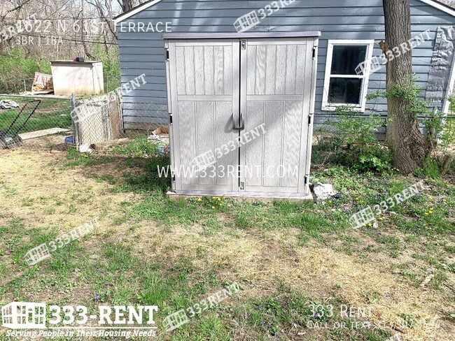 Building Photo - Renovated three bed one bath home with big...