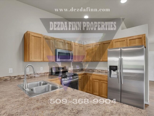 Building Photo - Country Living, Minutes to FAFB! 4 Bed, 2 ...