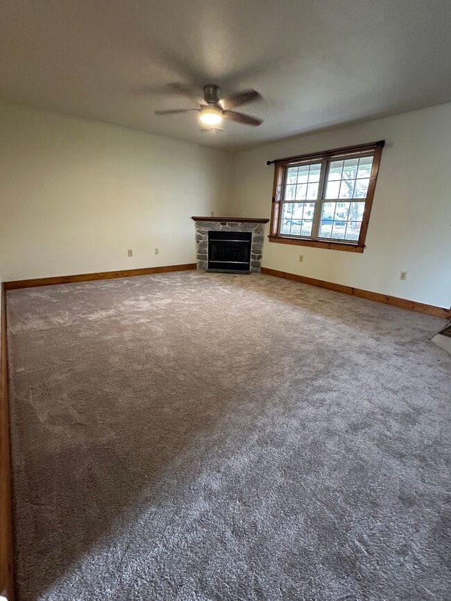 Building Photo - 3 Bedroom Townhouse Leola