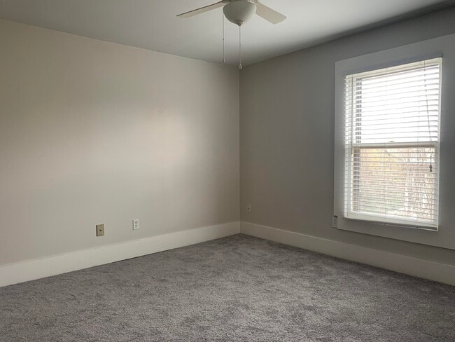 Building Photo - 721 W Main St