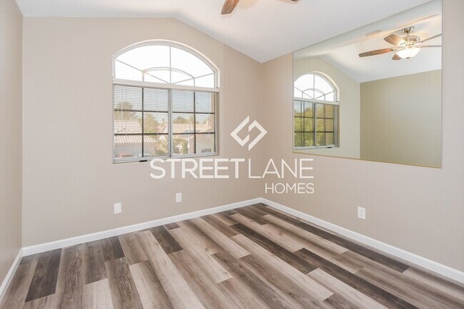 Building Photo - Spacious 5 bedroom home in Henderson!