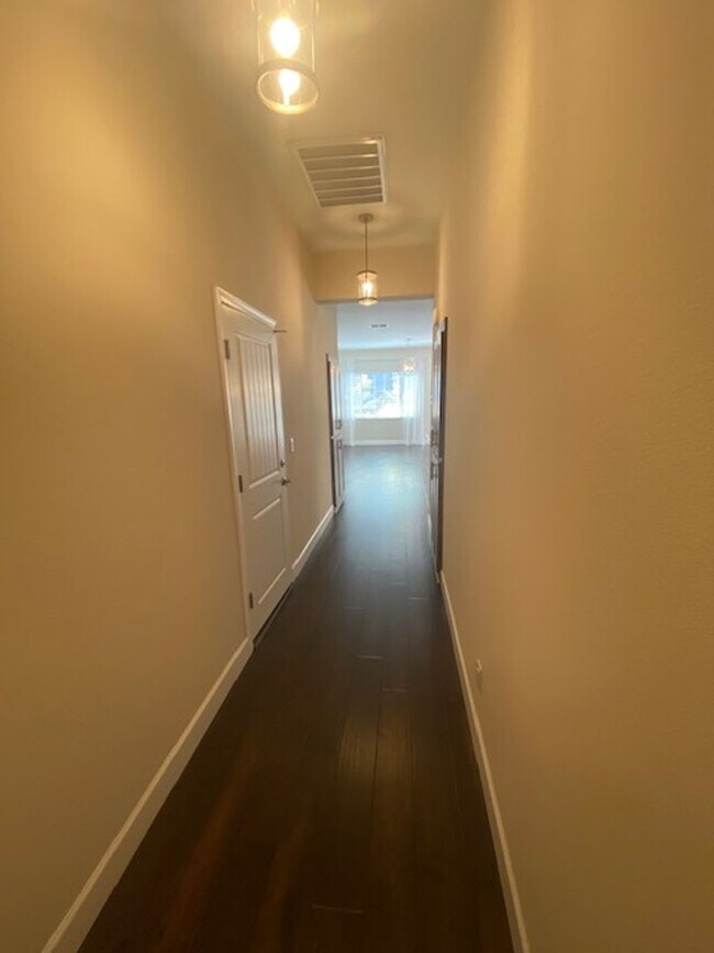 Building Photo - 2256 Ranch View Dr