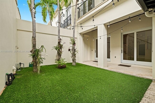 Building Photo - 530 Valencia Ave