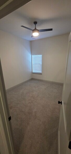 Building Photo - 4413 NE 125th Ct