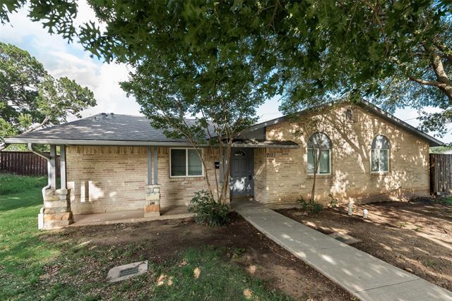 Building Photo - 2121 Austin Dr