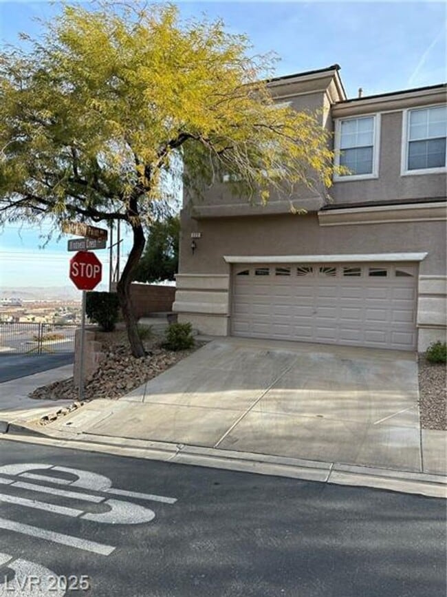 Building Photo - Beautiful 3 bedroom w loft 2.5 bath townho...