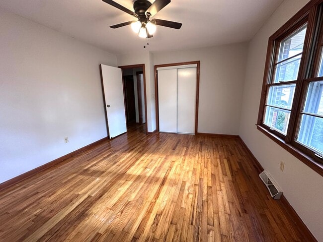 Building Photo - 2 Bedrooms- 1 Bathroom- House in West Rome!