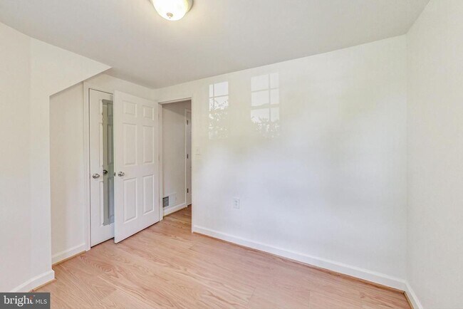 Building Photo - 5 Drumcastle Ct