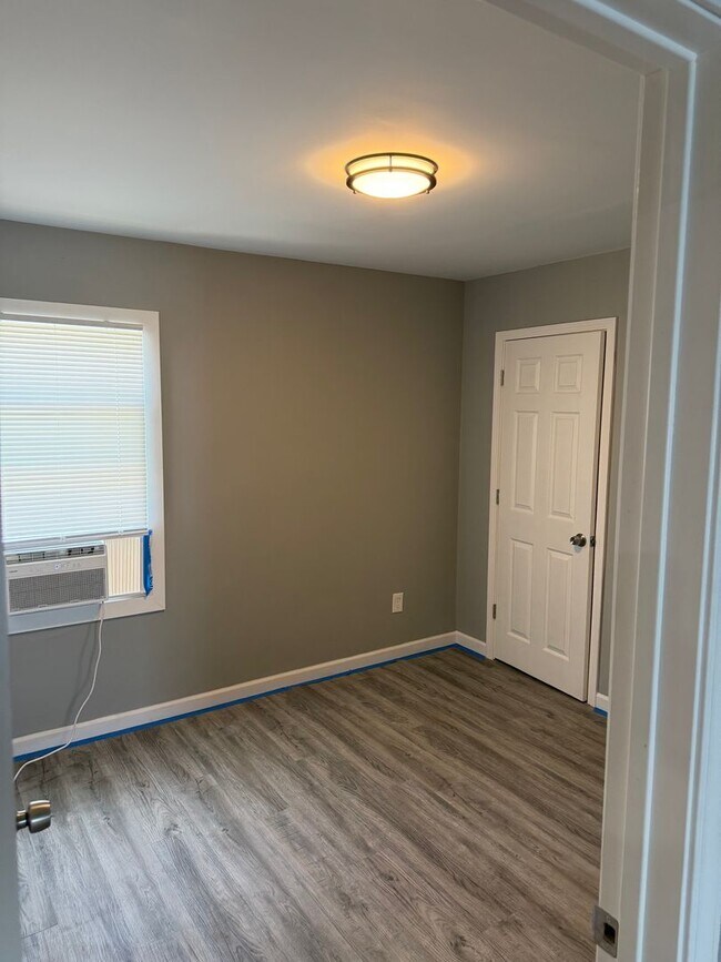 Building Photo - 11790 Outer Dr E