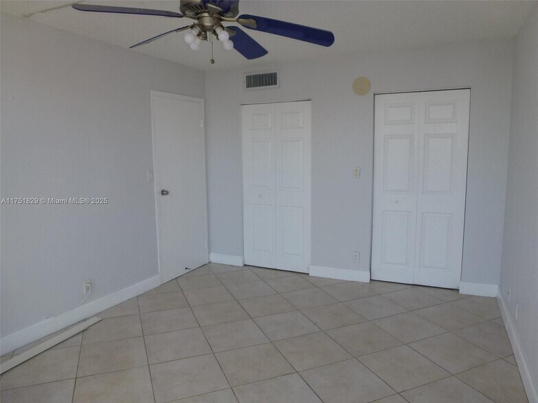 Building Photo - 17021 N Bay Rd