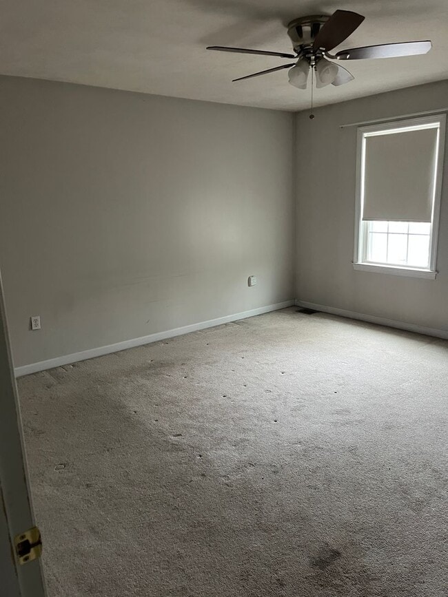 Building Photo - Large 2 BR w/ 1 Full and 2 Half Baths in Rockland