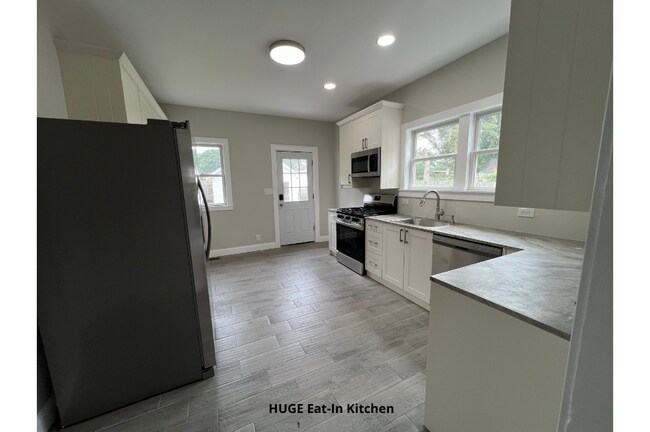 Building Photo - 310 Fishel Ave