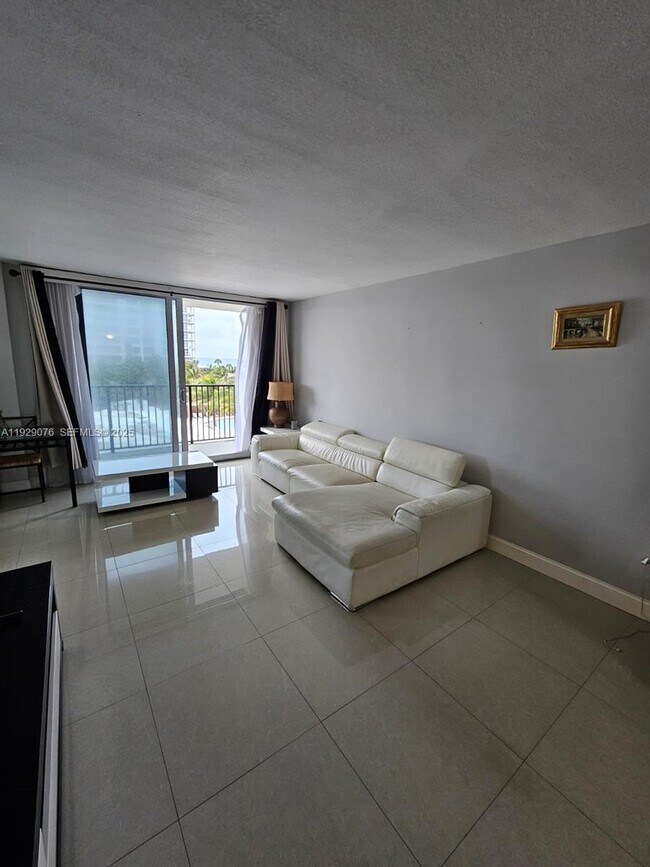 Building Photo - 9273 Collins Ave