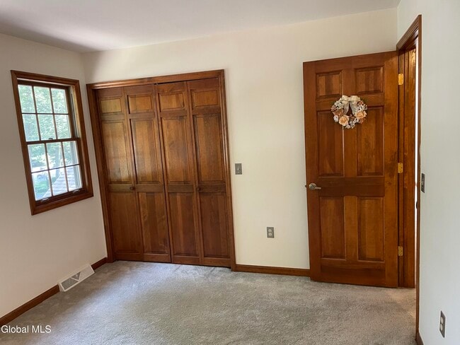Building Photo - 8 Timberwick Dr