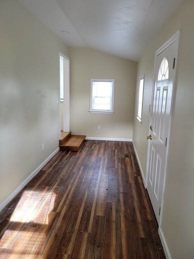 Building Photo - Charming 2-Bedroom Home in Norfolk