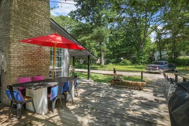 Building Photo - 624 Apache Trail