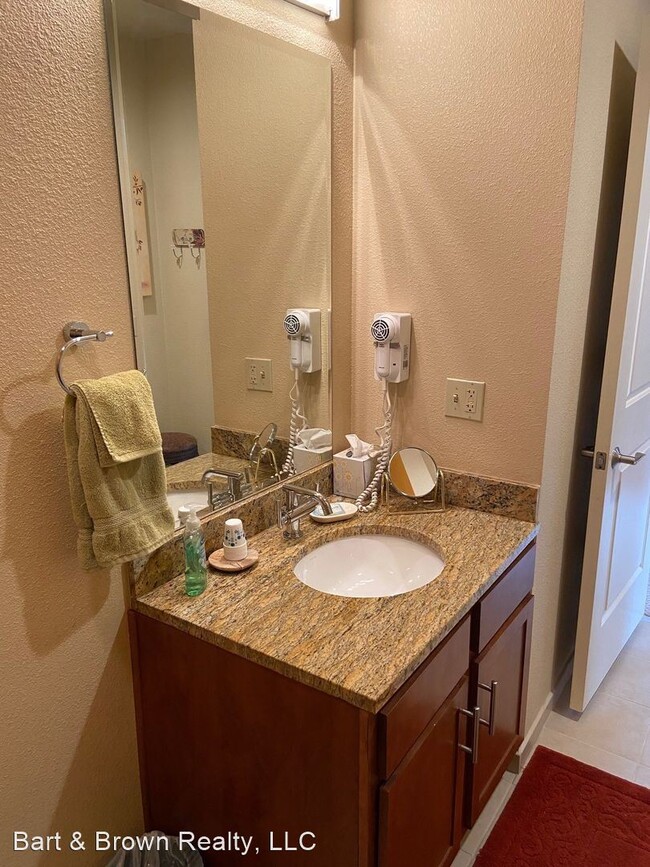 Building Photo - 2 br, 2.5 bath House - 9410 Branson Landin...