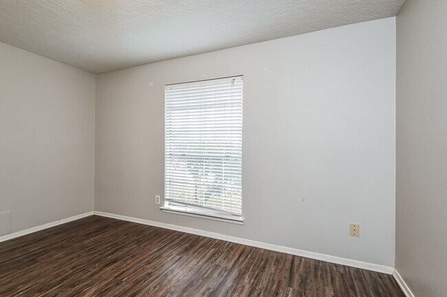 Building Photo - 2718 N Brompton Dr