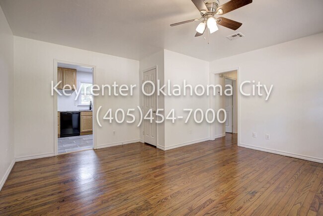 Building Photo - 1520 Rowena Ln