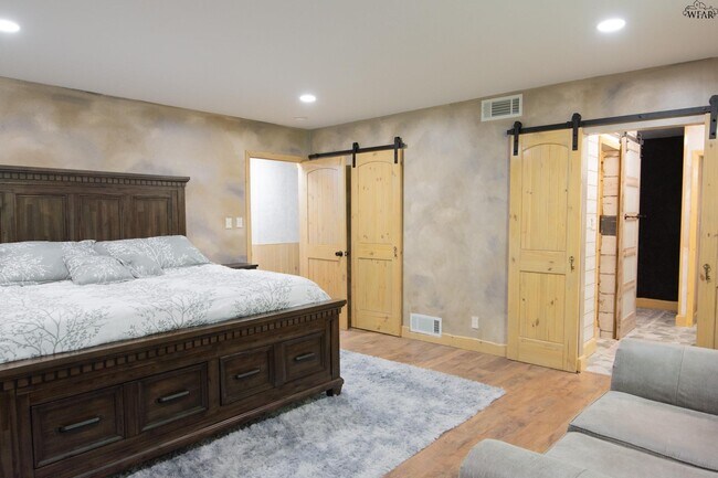 Building Photo - 4 Rockcliff Cir