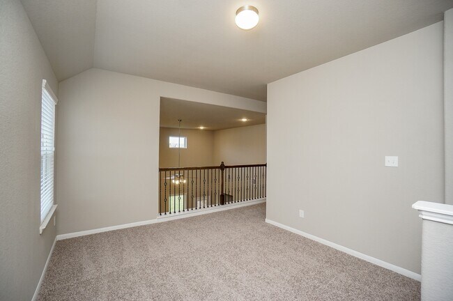 Building Photo - 5463 Grand View Dr