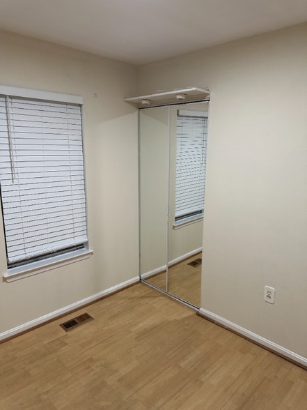 Building Photo - 1902 Bronzegate Blvd