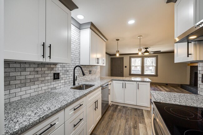 Building Photo - Newly Renovated Rock Hill Home Close to Downtown