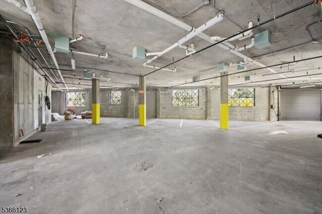 Building Photo - 369 18th Ave