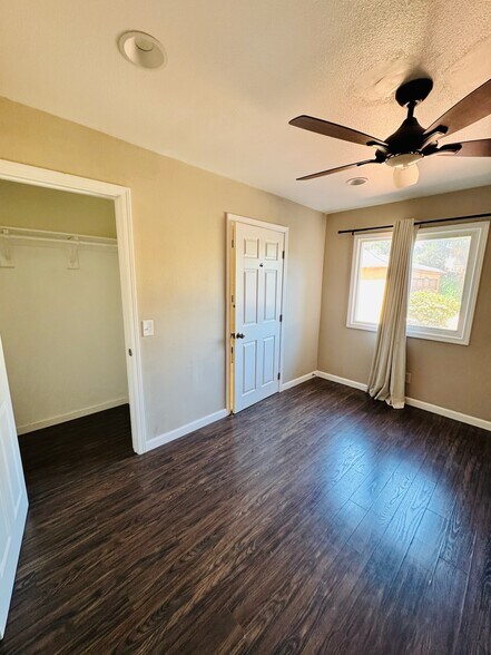 Building Photo - 2818 S Normandie Ave