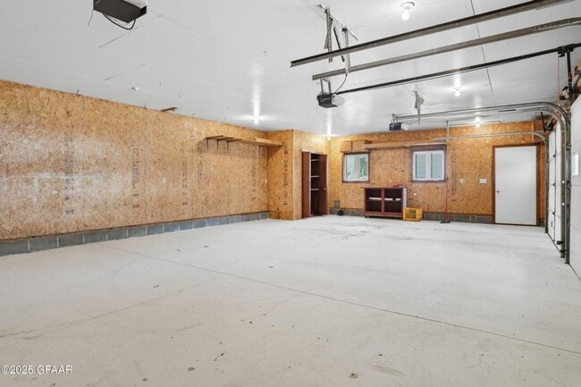 Building Photo - 322 N 7th St