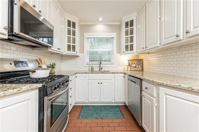 Building Photo - 1311 Roxboro Dr NE