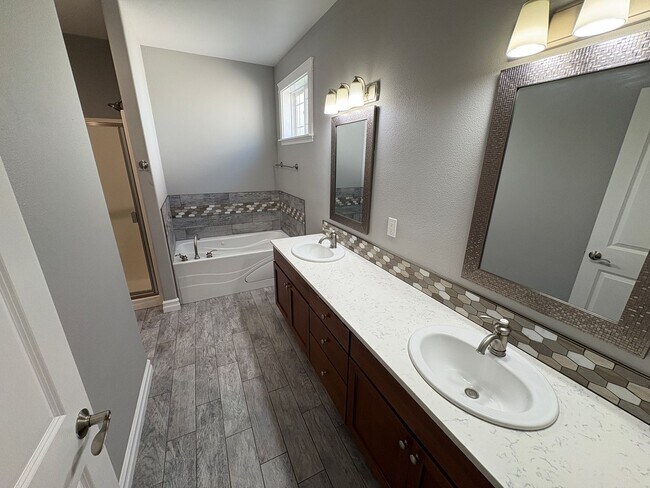 Building Photo - 2504 Fir Crest Blvd