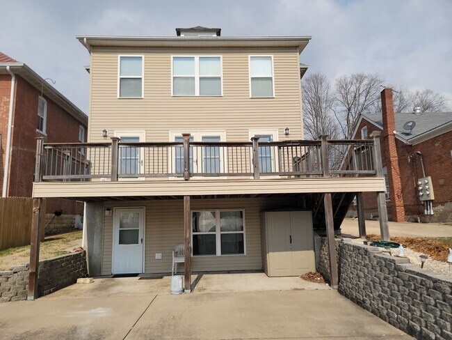 Building Photo - 510 W 5th St