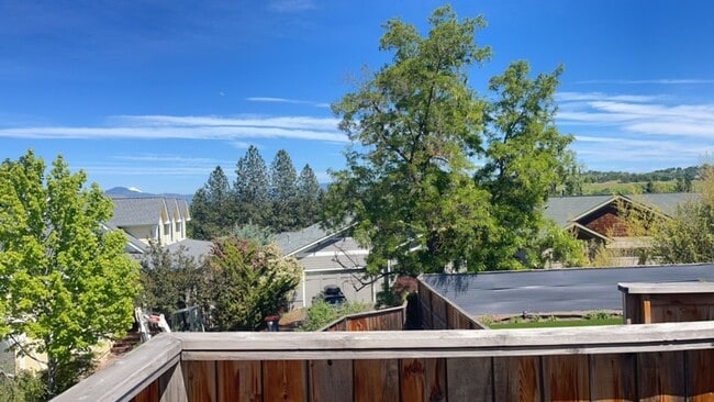 Primary Photo - Peaceful 2-bedroom 1-bath Cottage with Dec...
