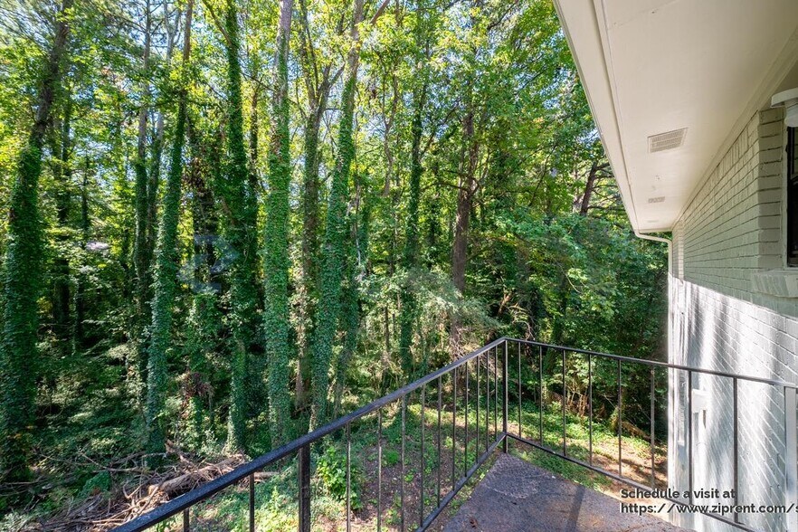 Building Photo - 575 Springwood Dr