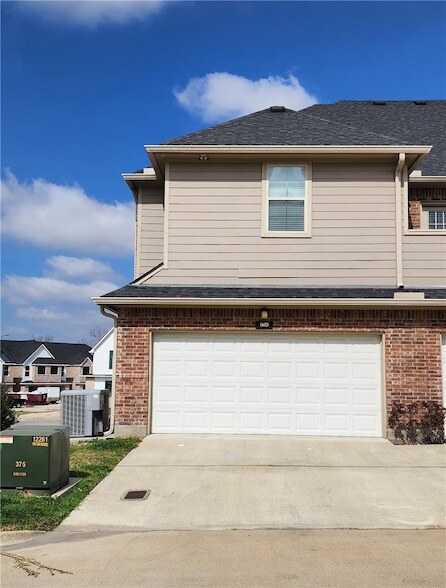 Building Photo - 2157 Big River St