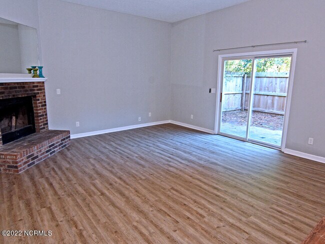 Building Photo - 180 Country Haven Dr