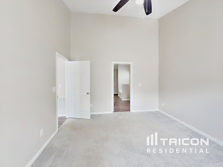 Building Photo - 3600 Amos Dr
