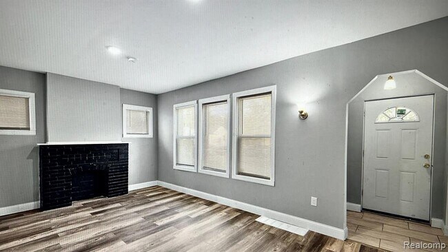 Building Photo - 18121 Bentler St