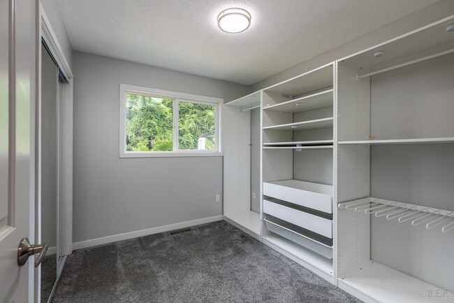 Building Photo - 29889 Riverview Dr