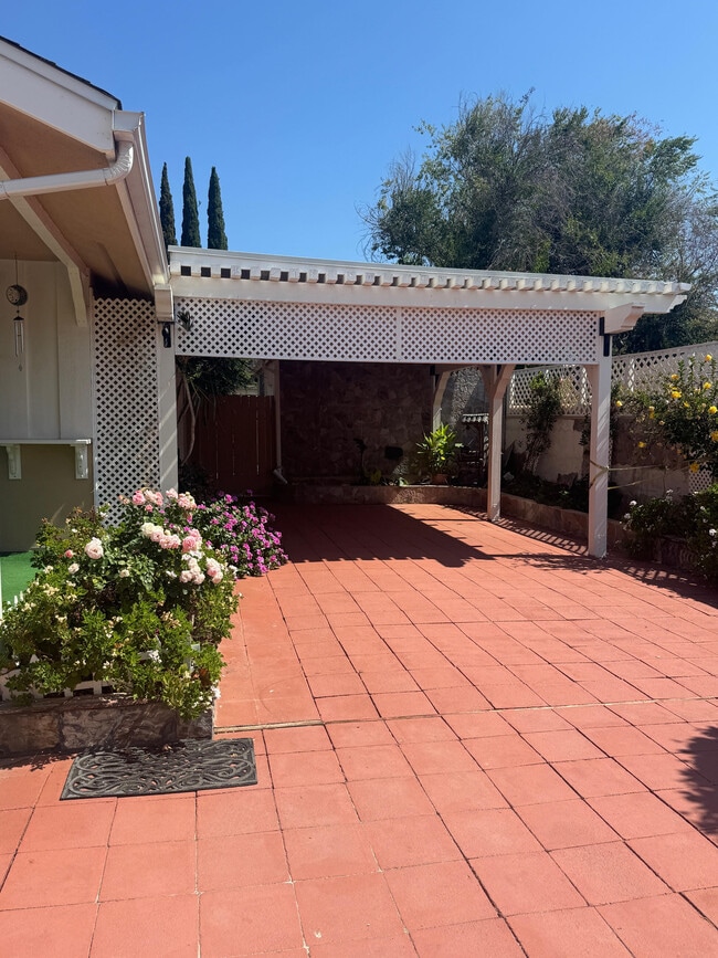 Building Photo - 2493 Los Feliz Dr