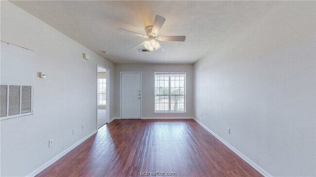 Building Photo - 1509 Hollow Hill Dr